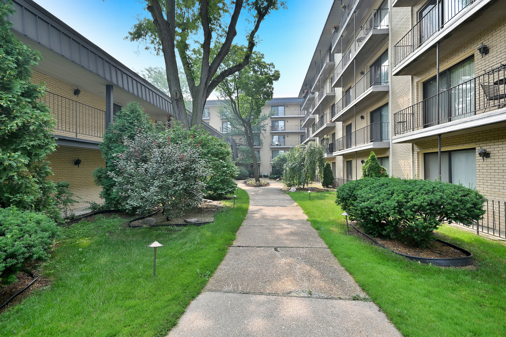 6221 N Niagara Avenue 506 Property Photo 2
