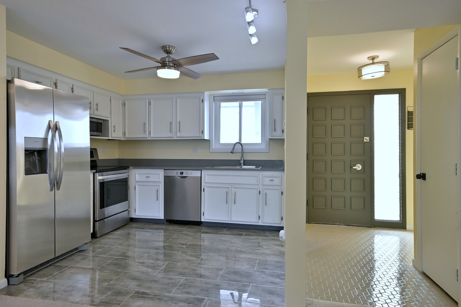 6221 N Niagara Avenue 506 Property Photo 7