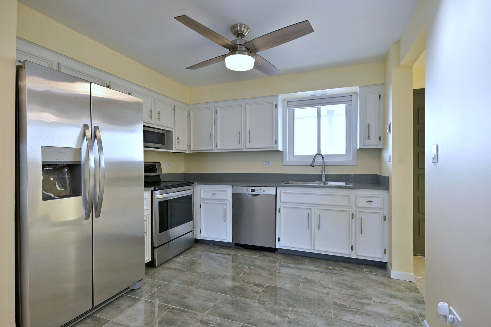 6221 N Niagara Avenue 506 Property Photo 8