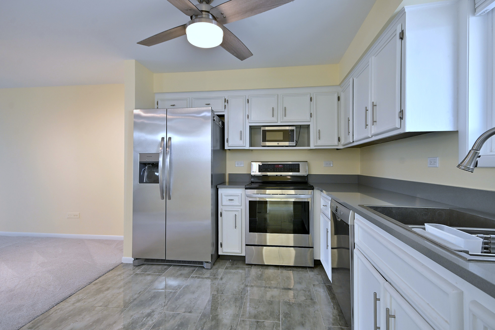 6221 N Niagara Avenue 506 Property Photo 14
