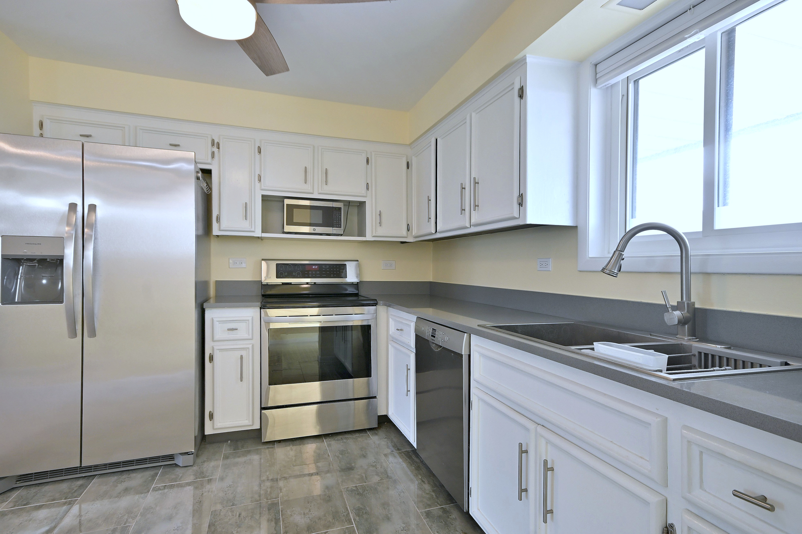 6221 N Niagara Avenue 506 Property Photo 15