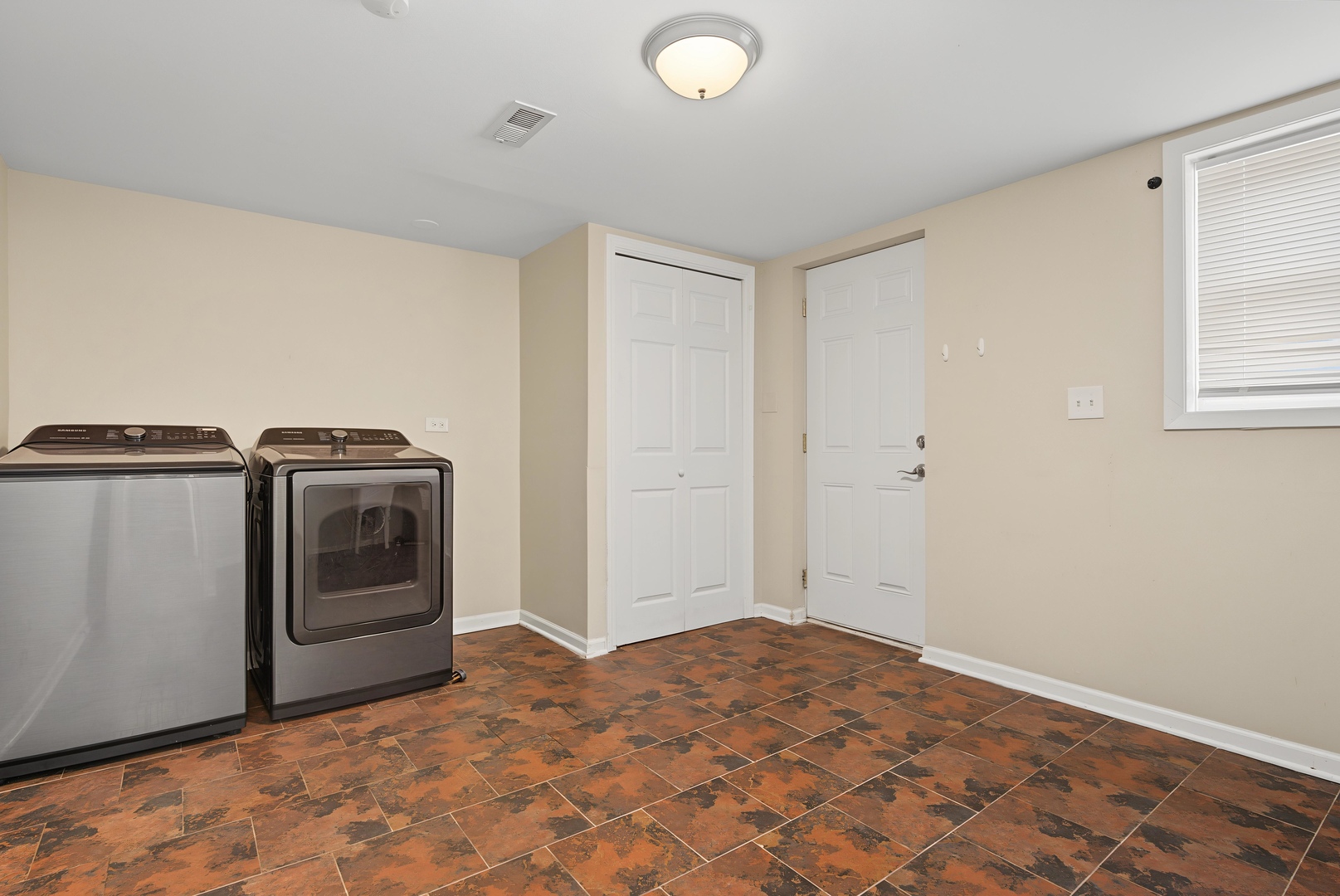 2826 186th Street Property Photo 4