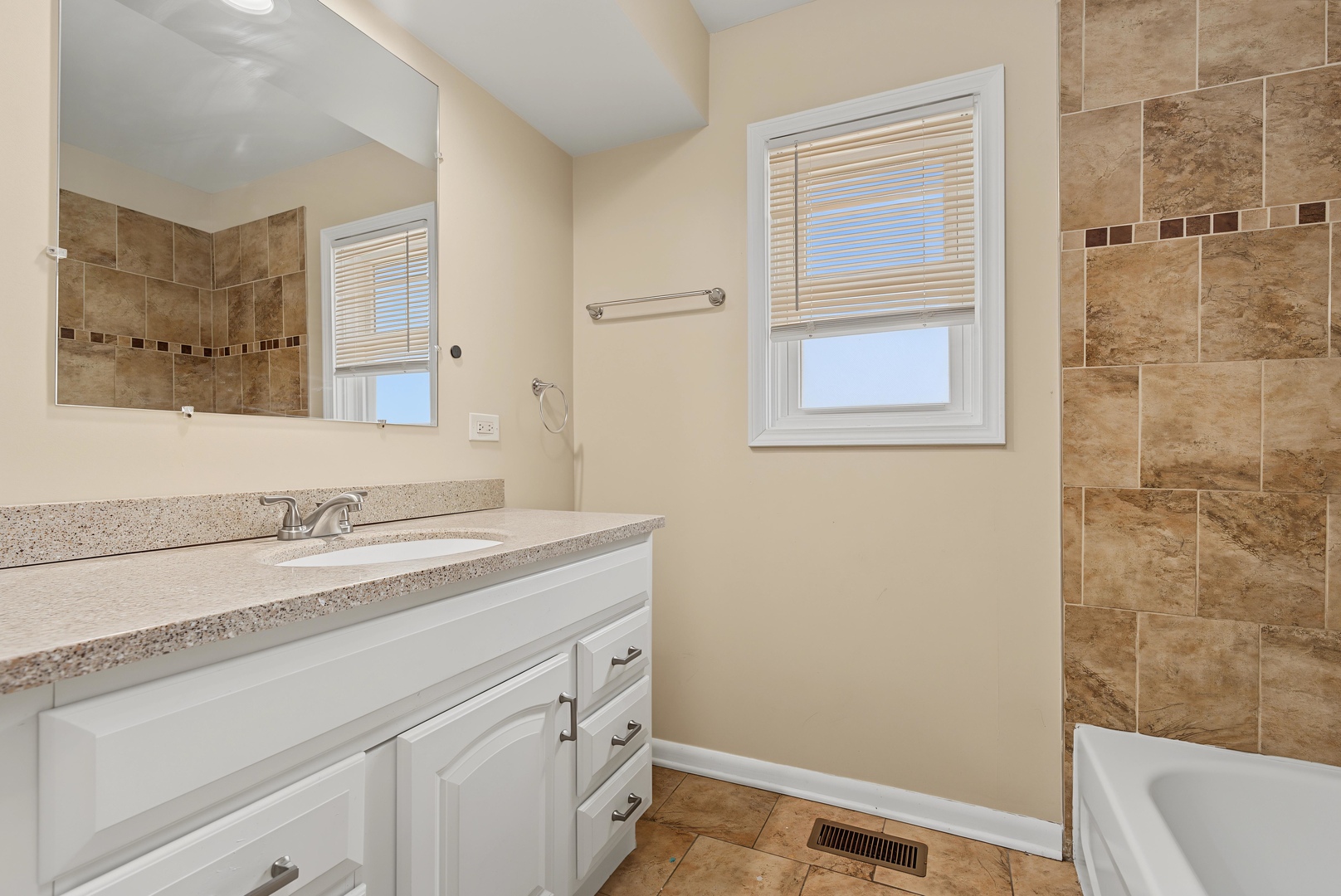 2826 186th Street Property Photo 5