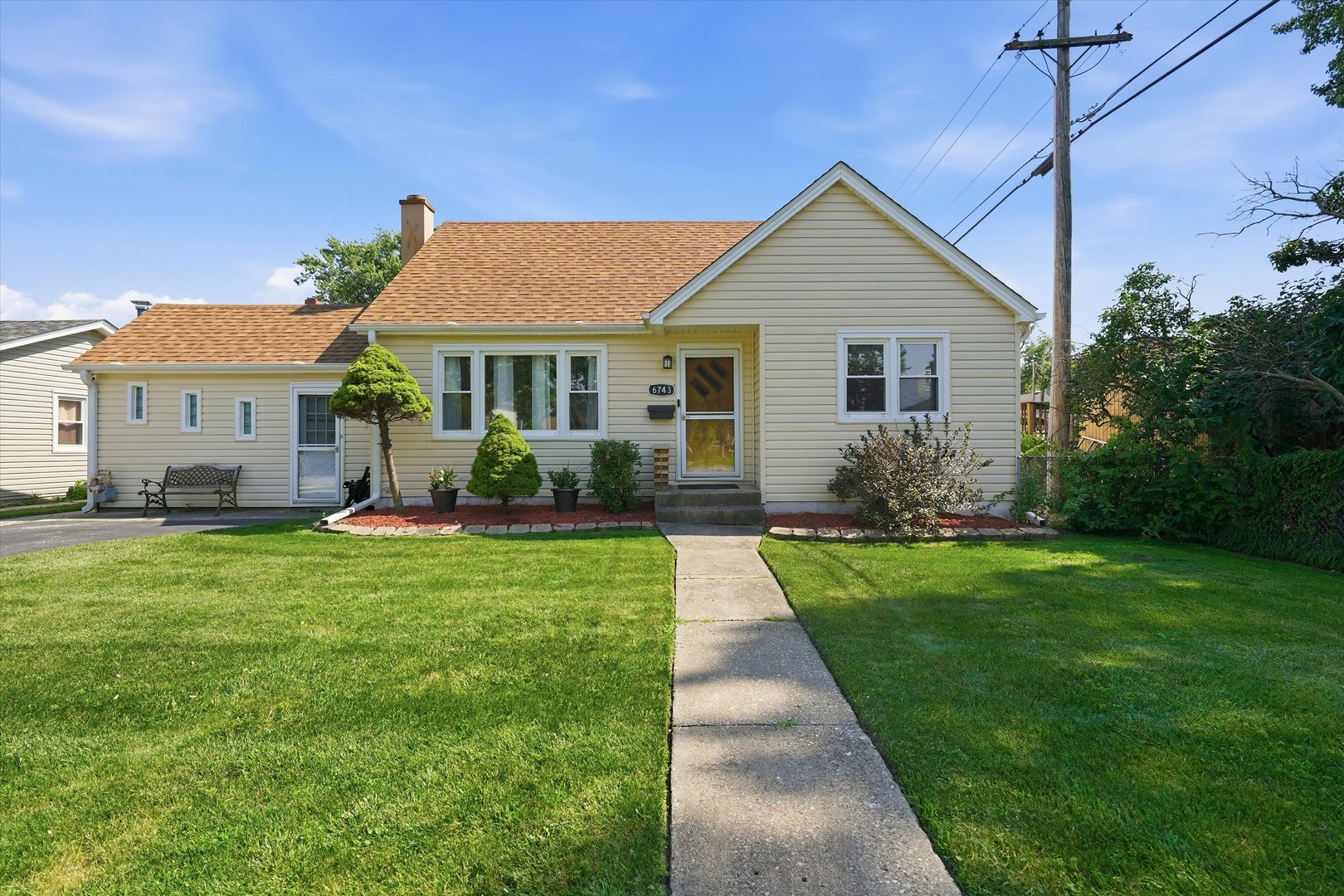 6743 106th Place Property Photo 1