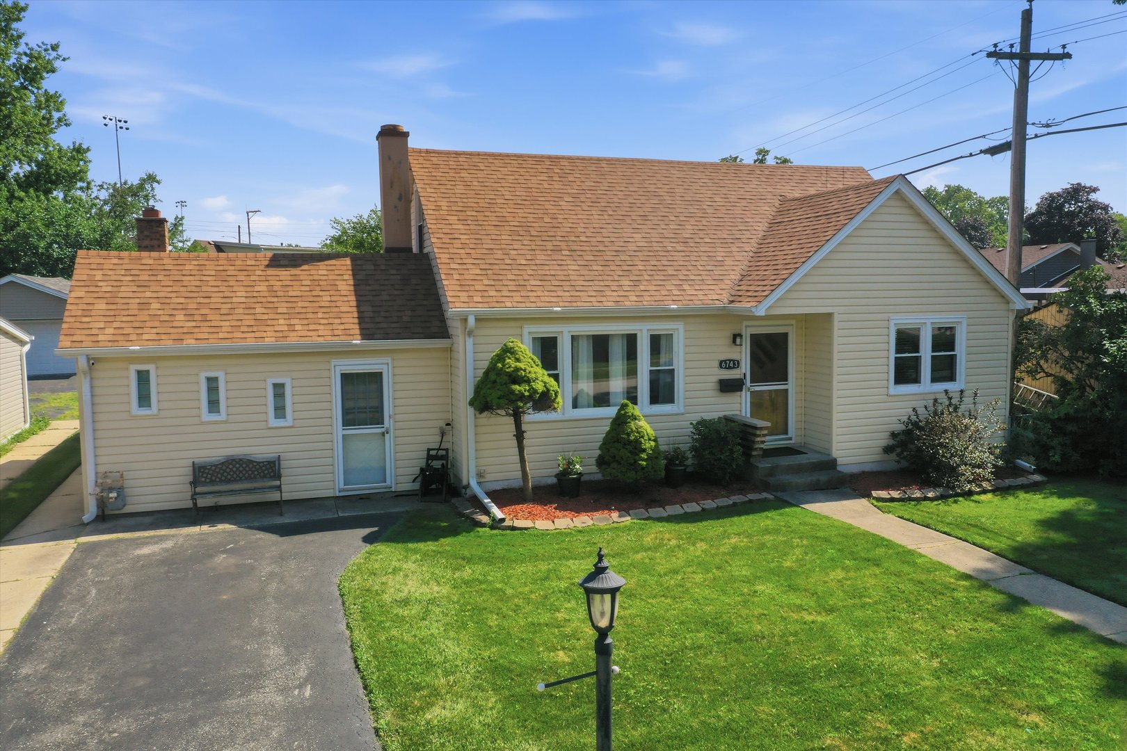 6743 106th Place Property Photo 2