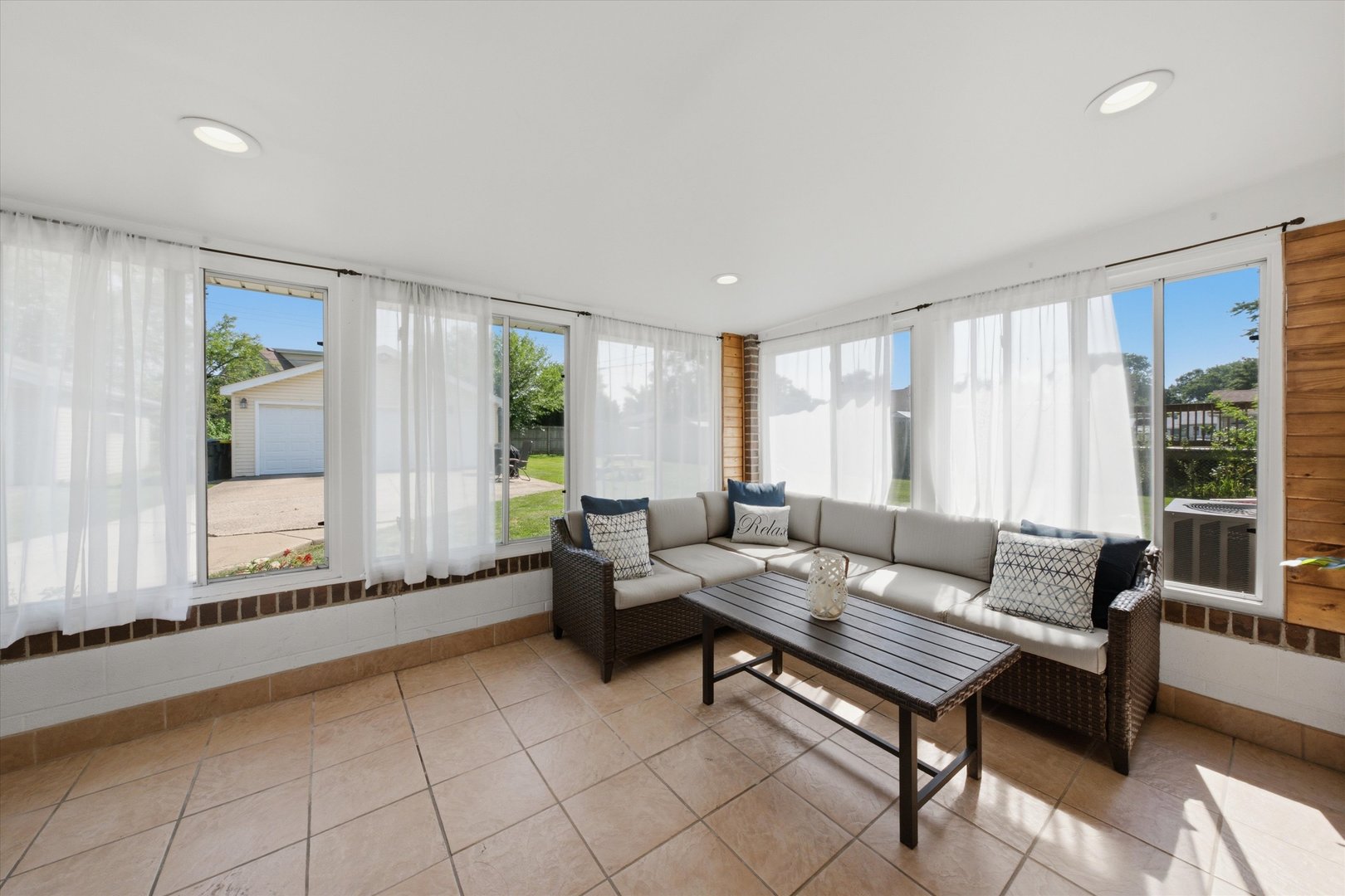 6743 106th Place Property Photo 4