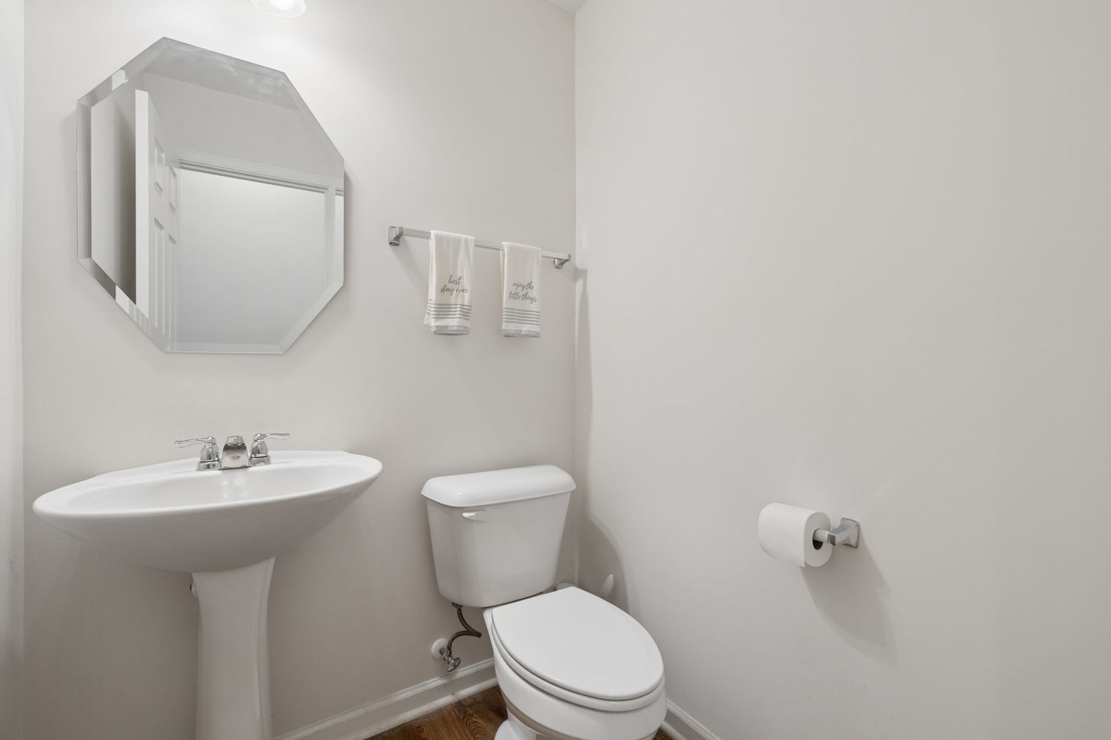 5171 Monroe Street Property Photo 8
