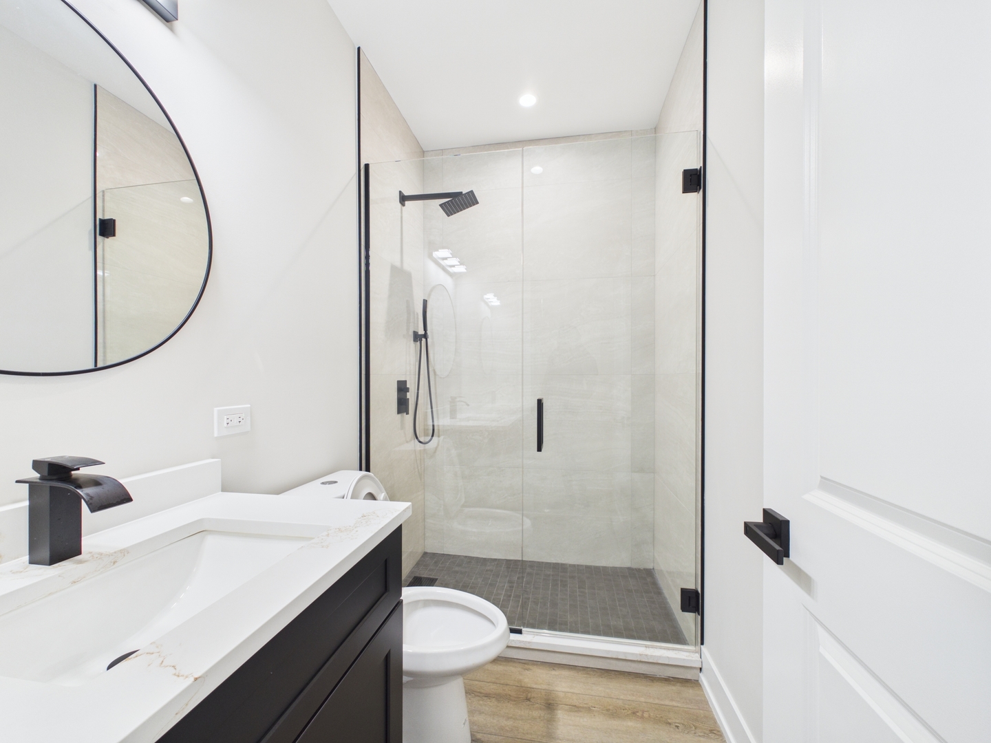 6624 S Champlain Avenue B Property Photo 13