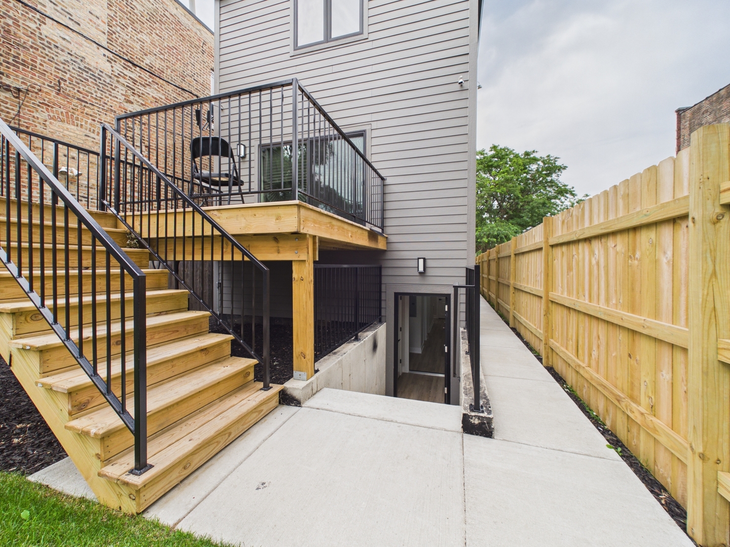 6624 S Champlain Avenue B Property Photo 18