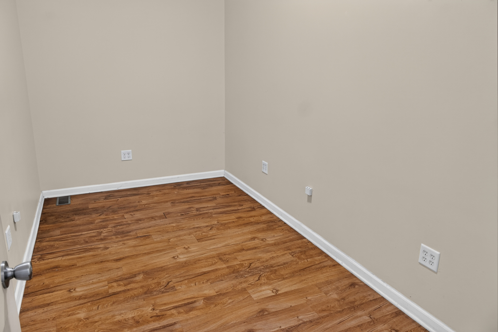 5410 W Division Street Property Photo 4