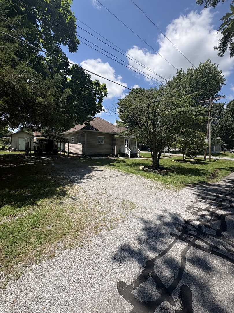 709 N Locust Street Property Photo 2