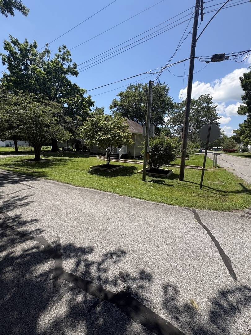 709 N Locust Street Property Photo 6