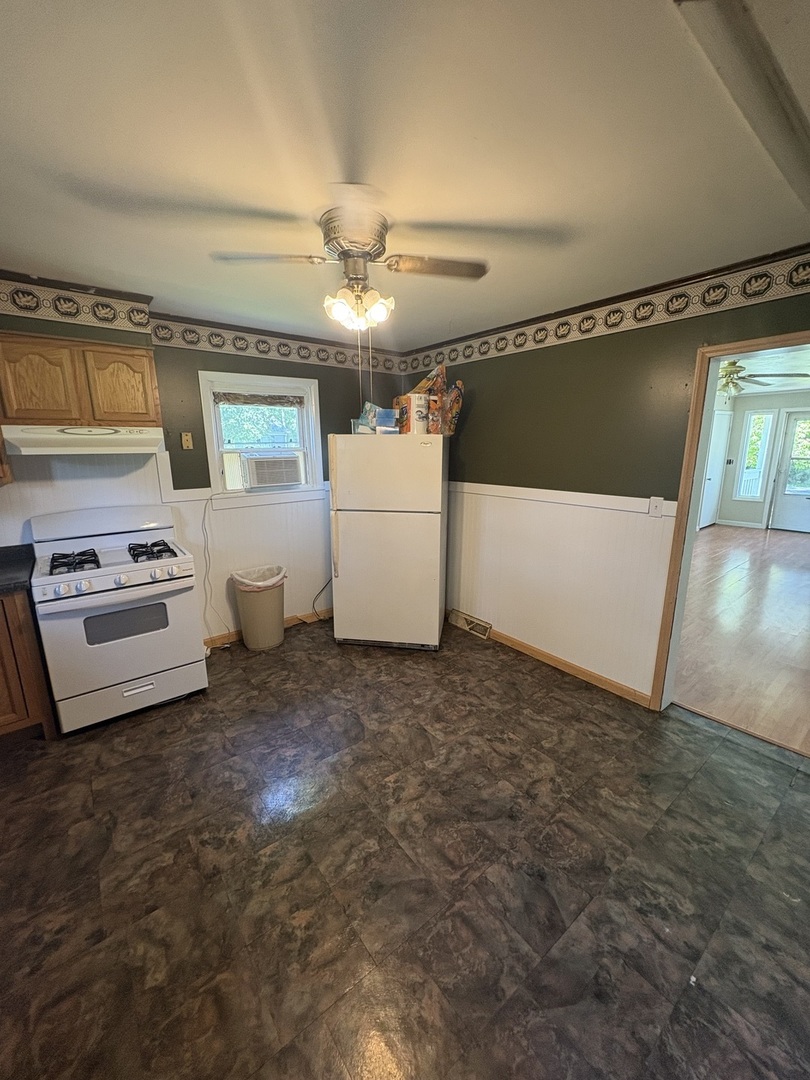 709 N Locust Street Property Photo 9