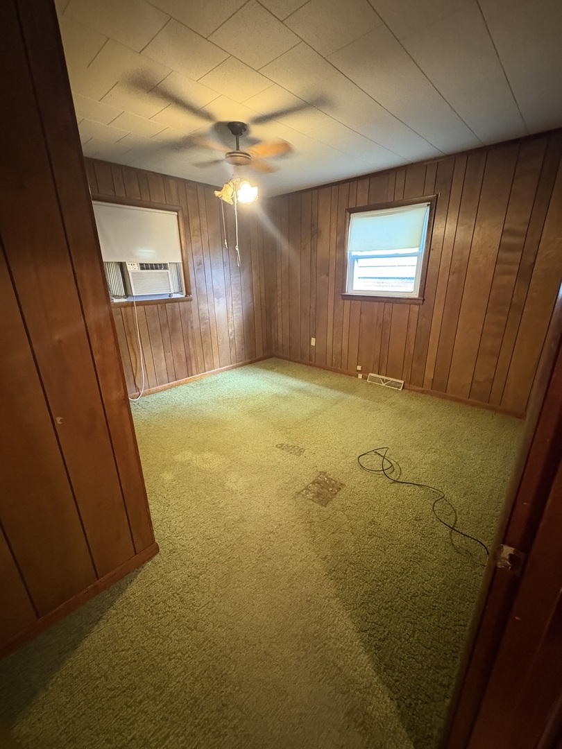 709 N Locust Street Property Photo 14