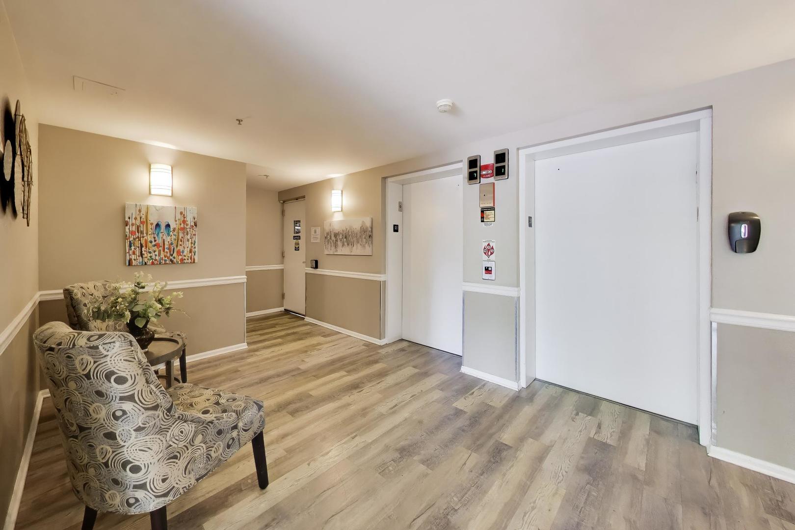 190 N Milwaukee Avenue 607 Property Photo 4