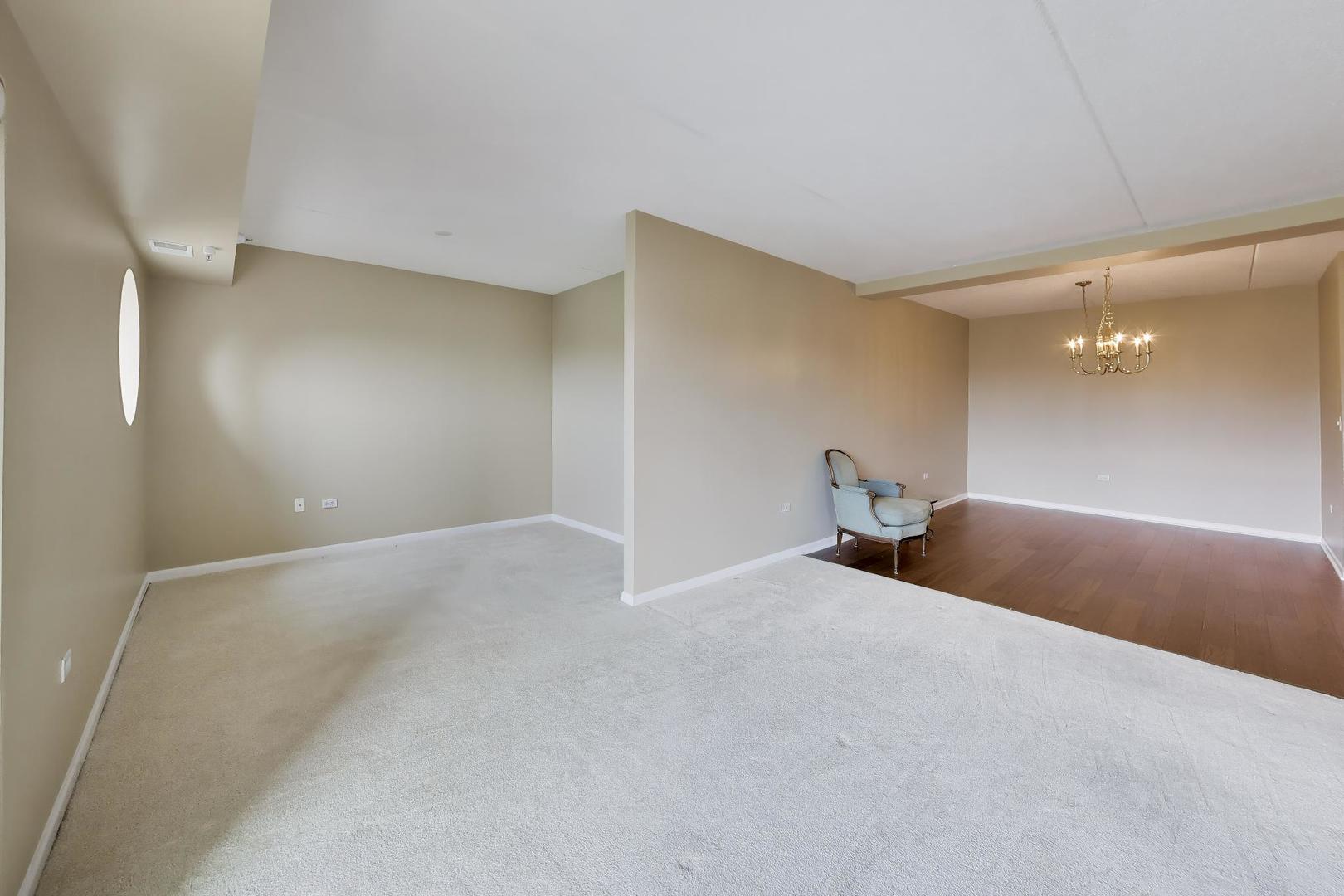 190 N Milwaukee Avenue 607 Property Photo 8