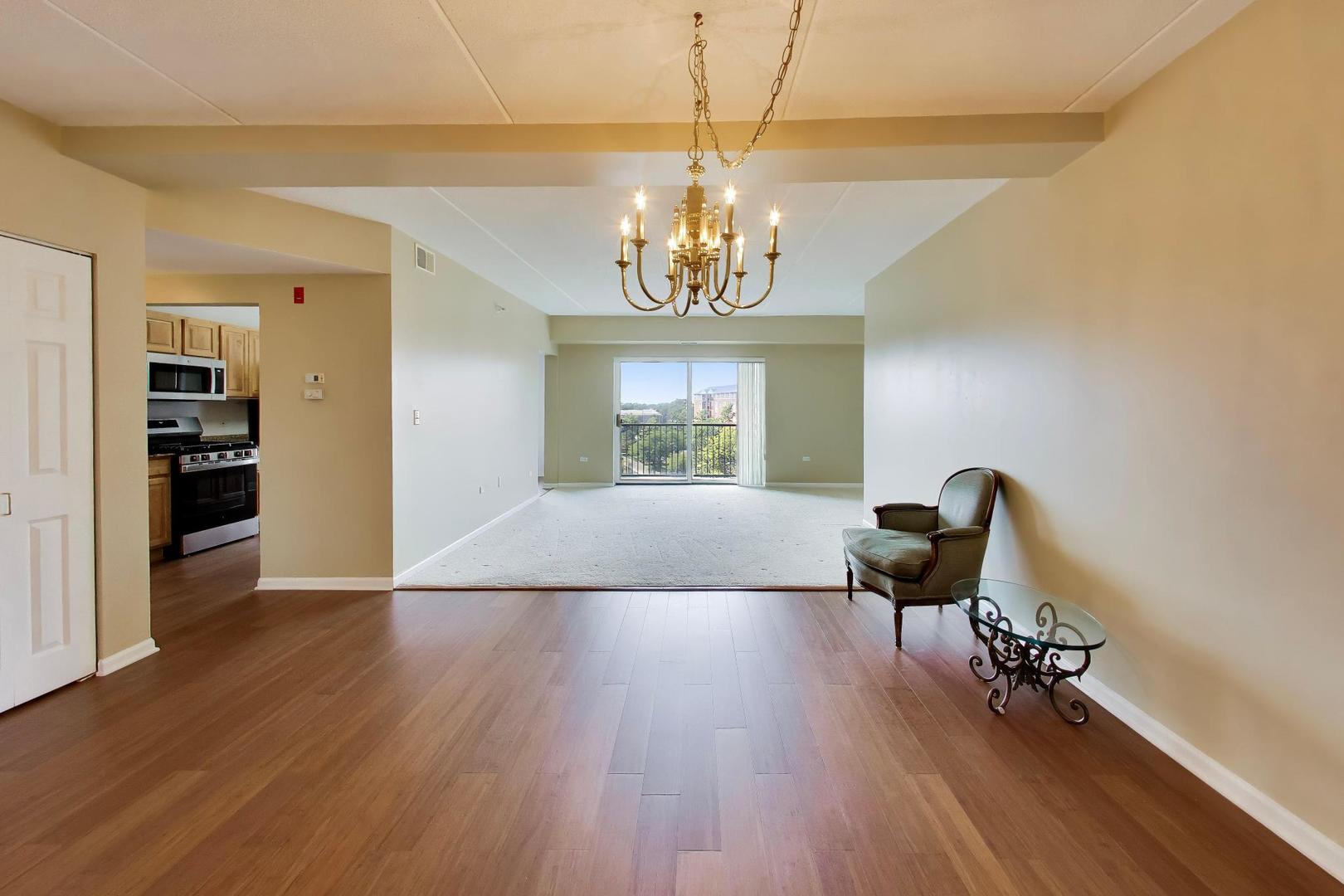 190 N Milwaukee Avenue 607 Property Photo 12