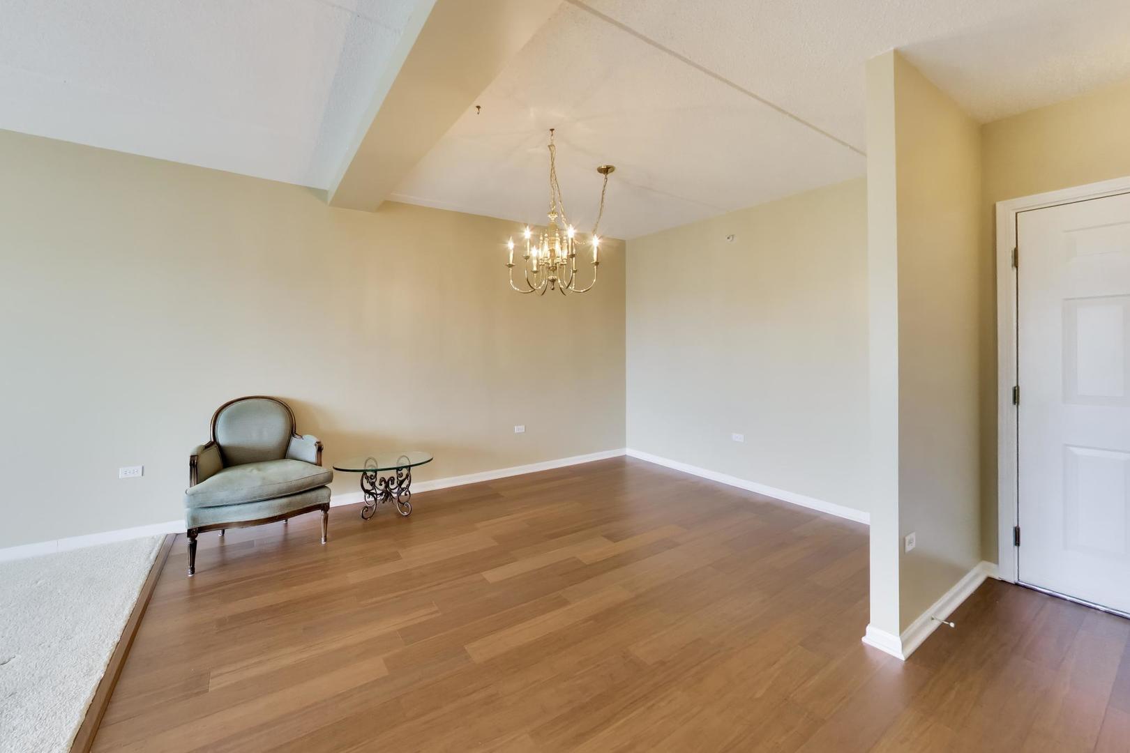 190 N Milwaukee Avenue 607 Property Photo 13