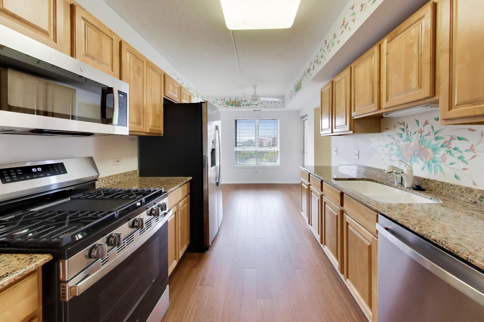190 N Milwaukee Avenue 607 Property Photo 14