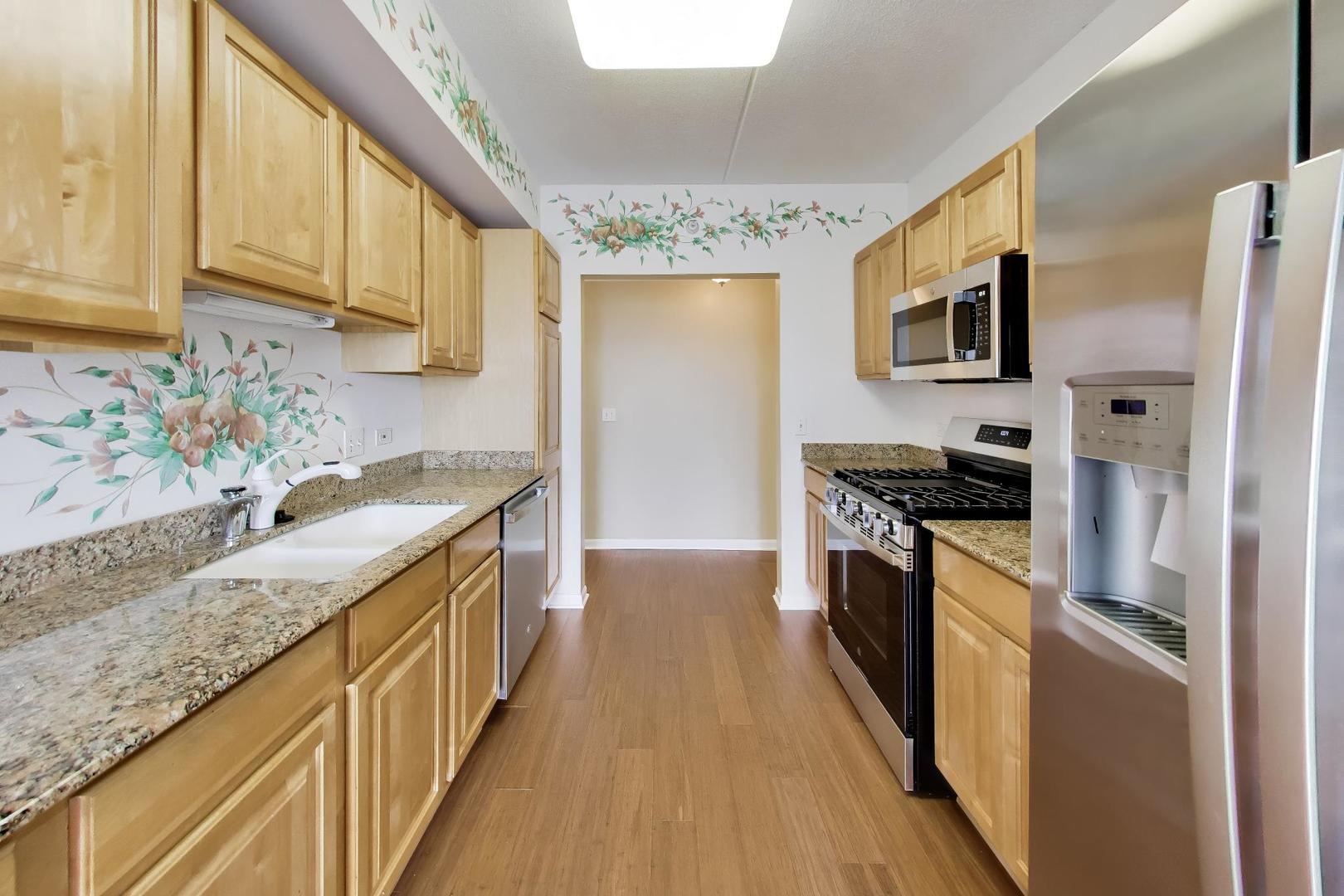 190 N Milwaukee Avenue 607 Property Photo 15