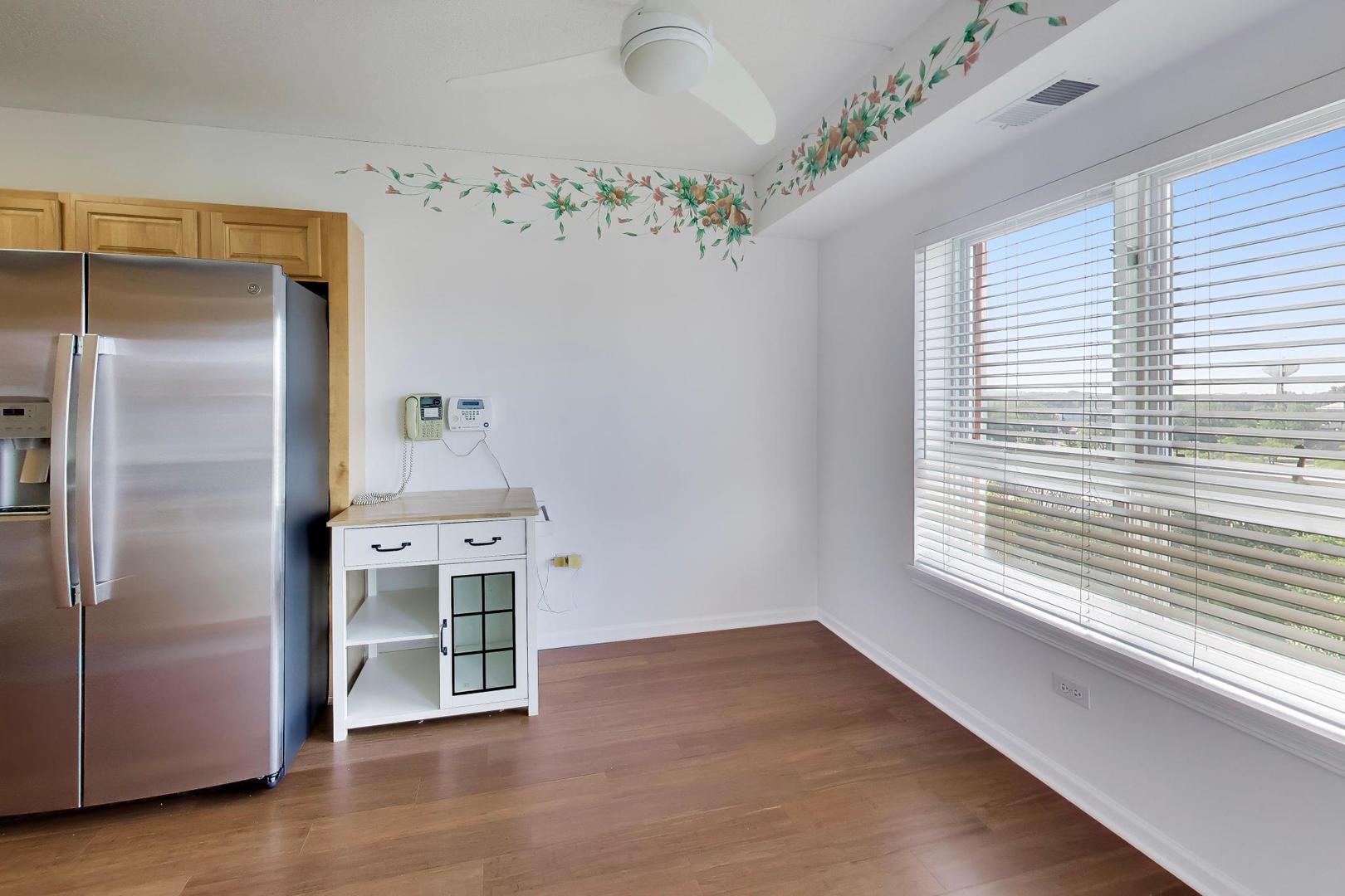 190 N Milwaukee Avenue 607 Property Photo 16