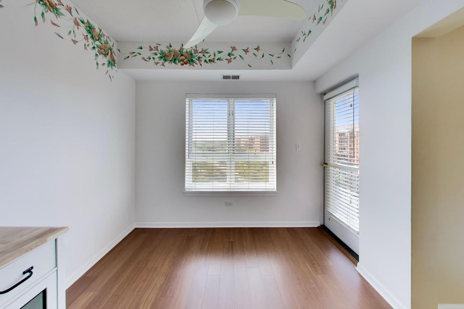 190 N Milwaukee Avenue 607 Property Photo 17