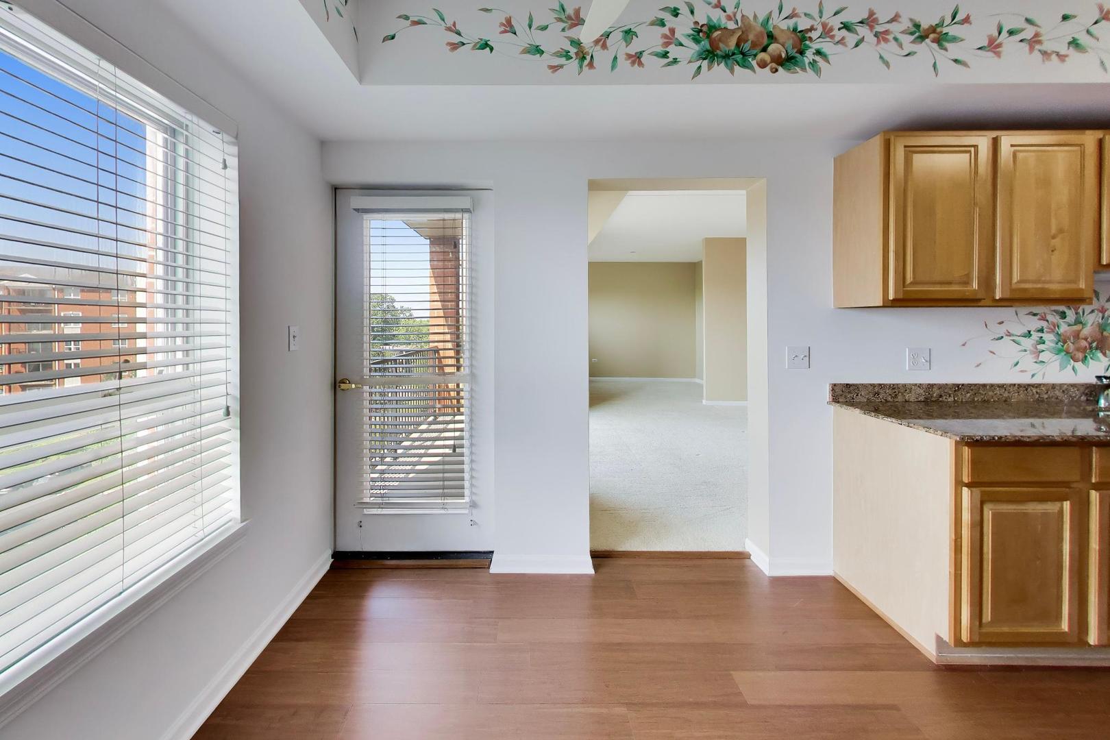 190 N Milwaukee Avenue 607 Property Photo 18
