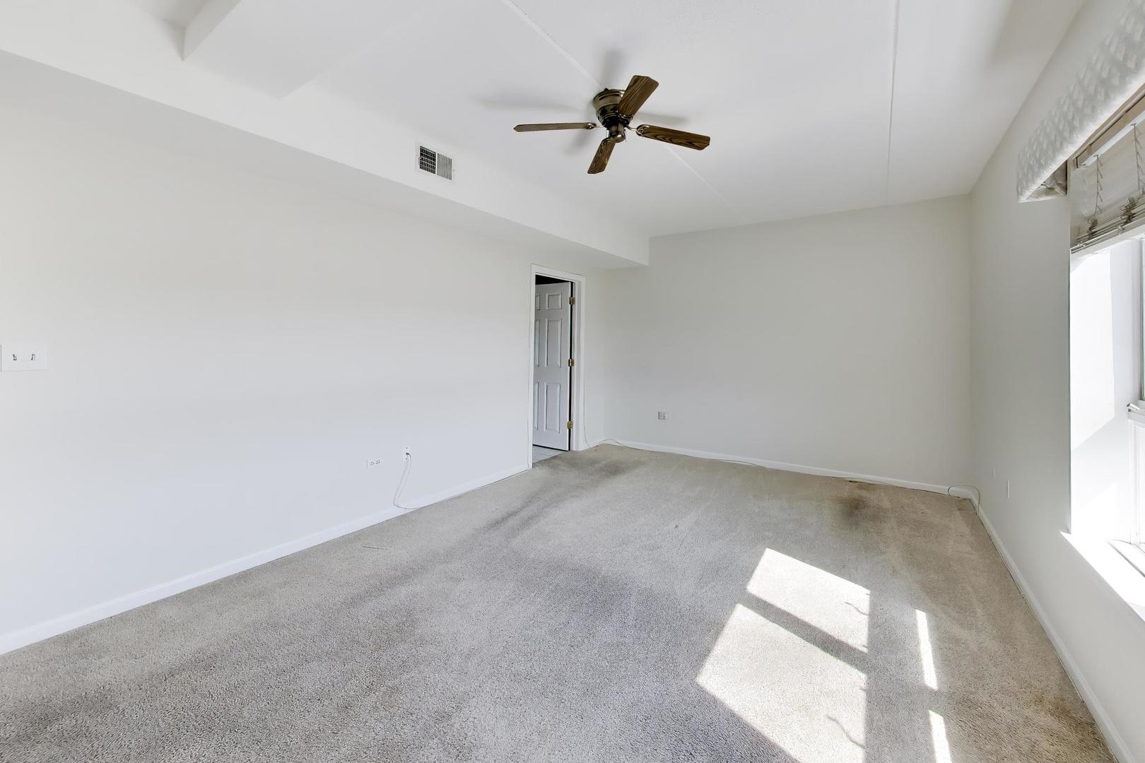190 N Milwaukee Avenue 607 Property Photo 20
