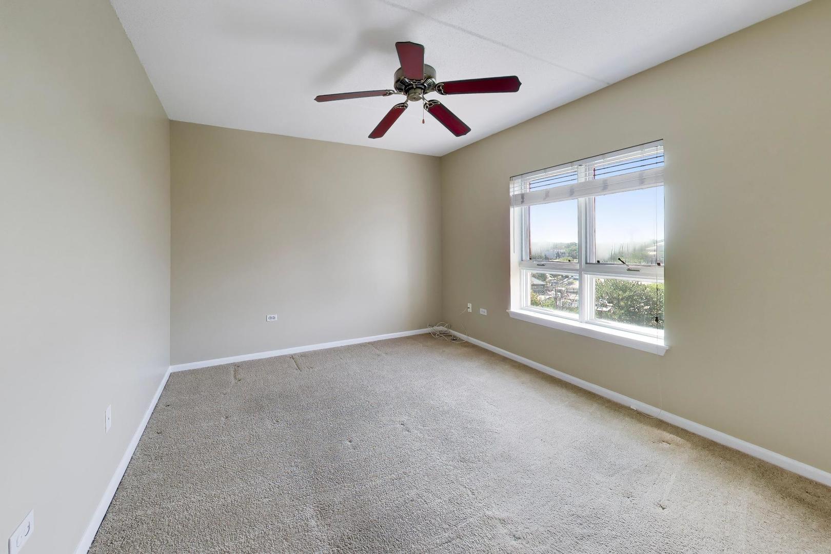 190 N Milwaukee Avenue 607 Property Photo 24