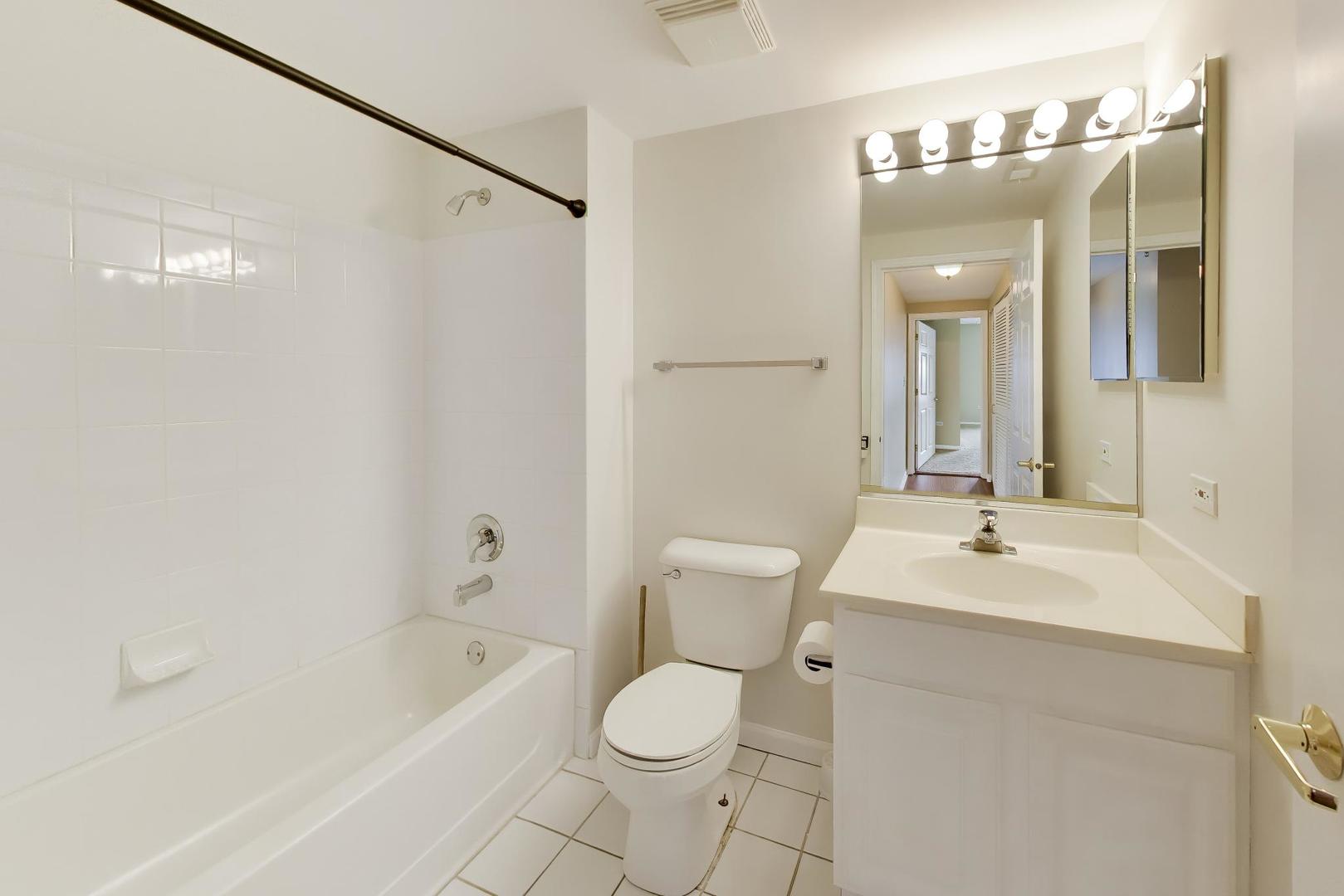 190 N Milwaukee Avenue 607 Property Photo 25