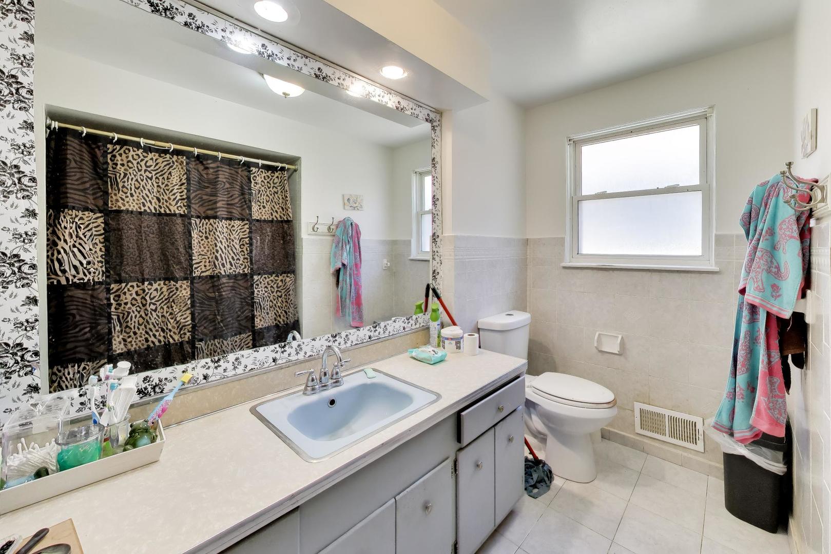 6018 N Campbell Avenue Property Photo 14