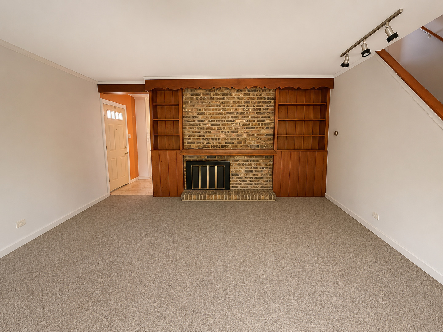 8130 45th Place Property Photo 3