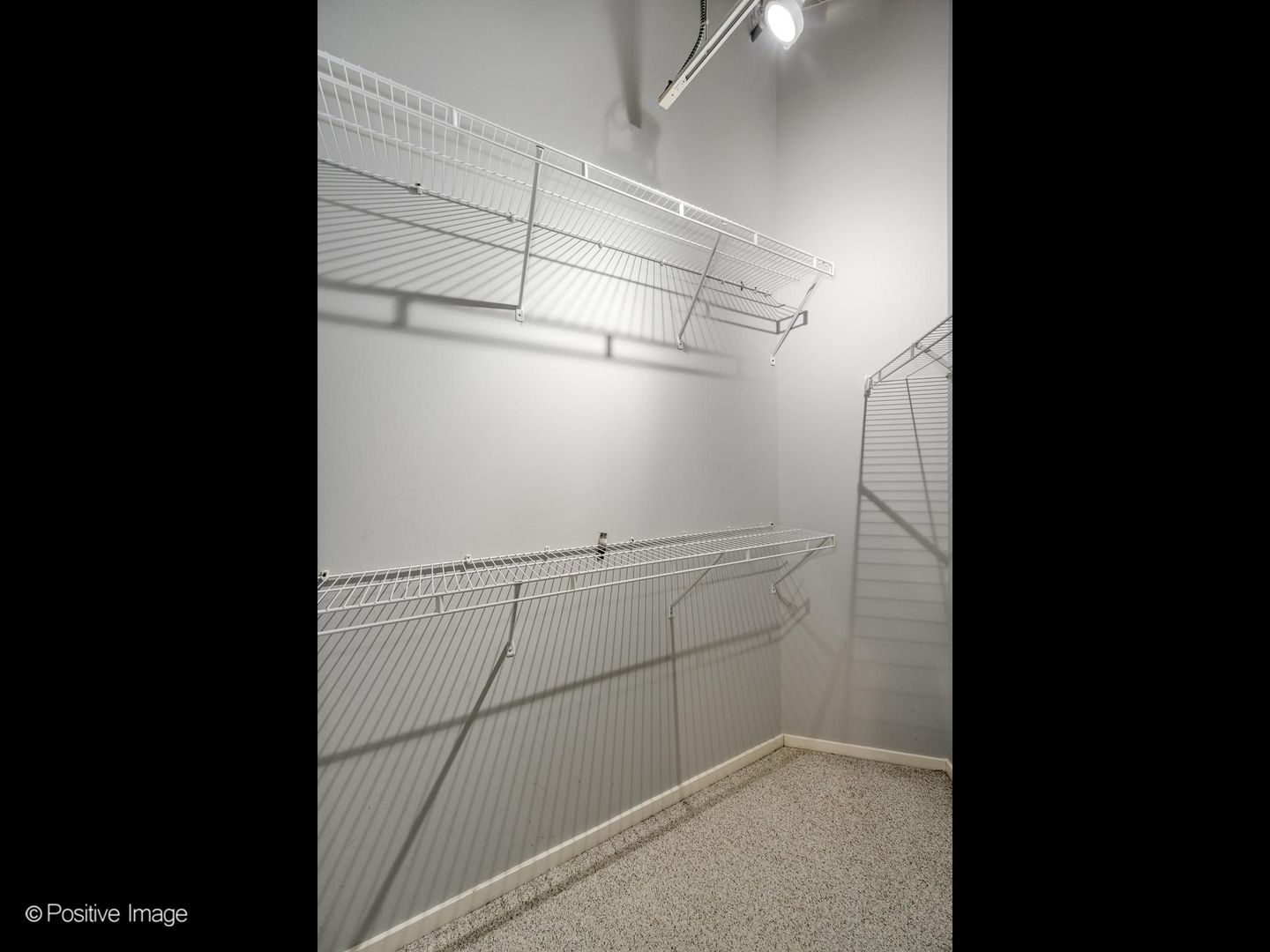 933 W Van Buren Street 823 Property Photo 17