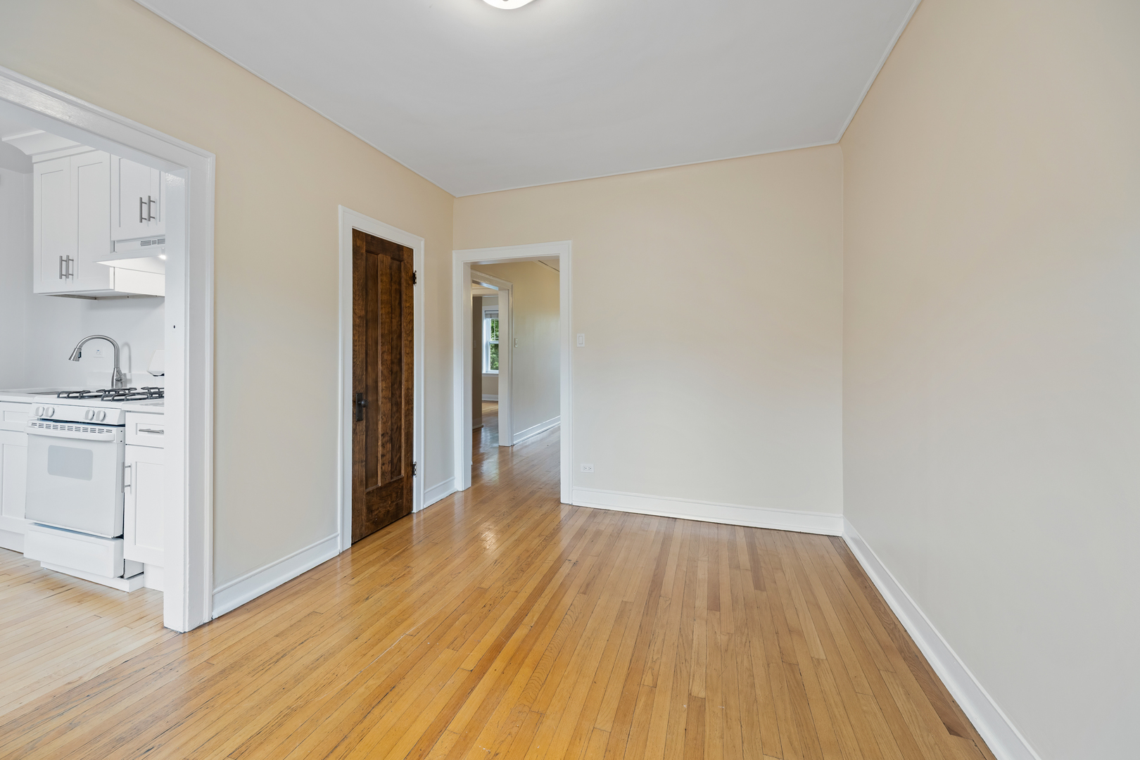 1923 W Estes Avenue 2s Property Photo 5