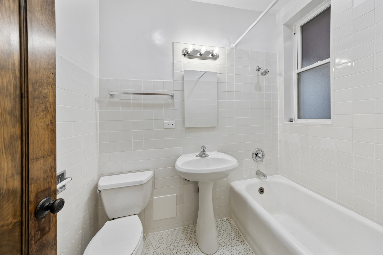 1923 W Estes Avenue 2s Property Photo 7