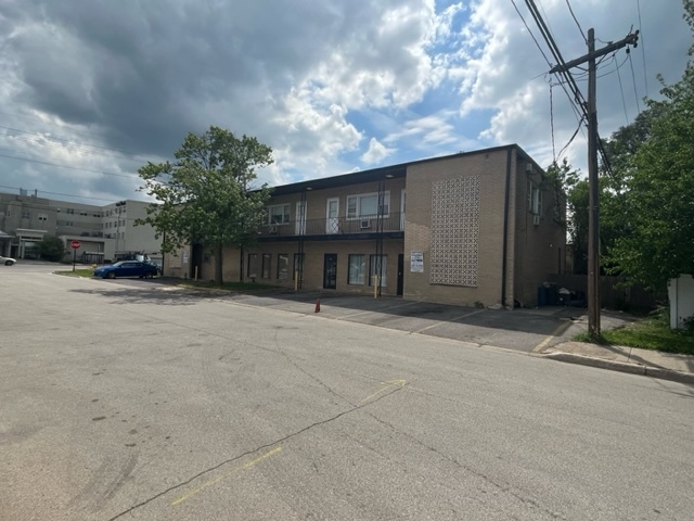 360 E North Avenue Property Photo 2