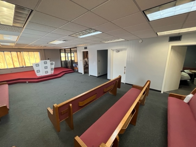 360 E North Avenue Property Photo 3