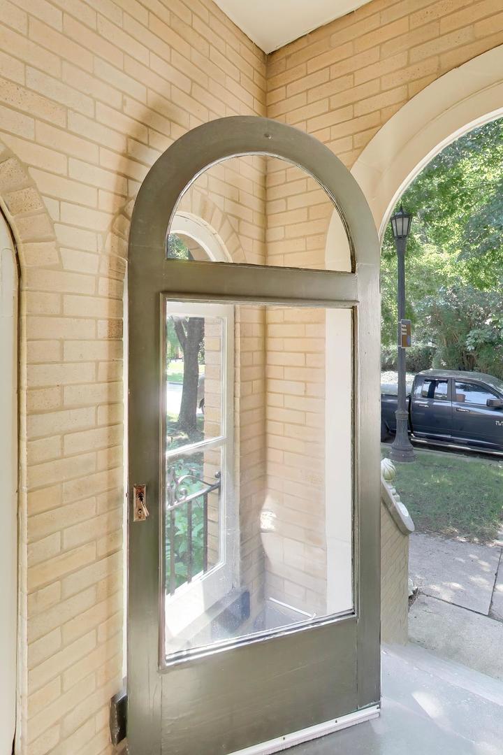 1211 Harvard Terrace Property Photo 4