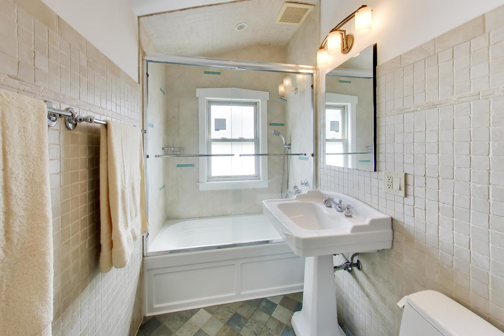 1211 Harvard Terrace Property Photo 24