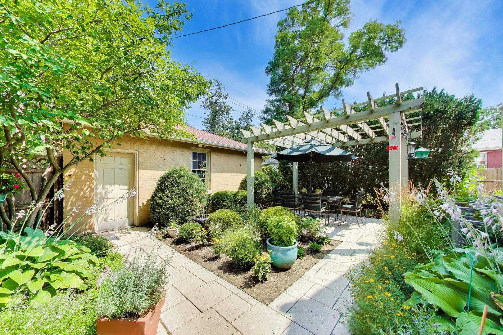 1211 Harvard Terrace Property Photo 32