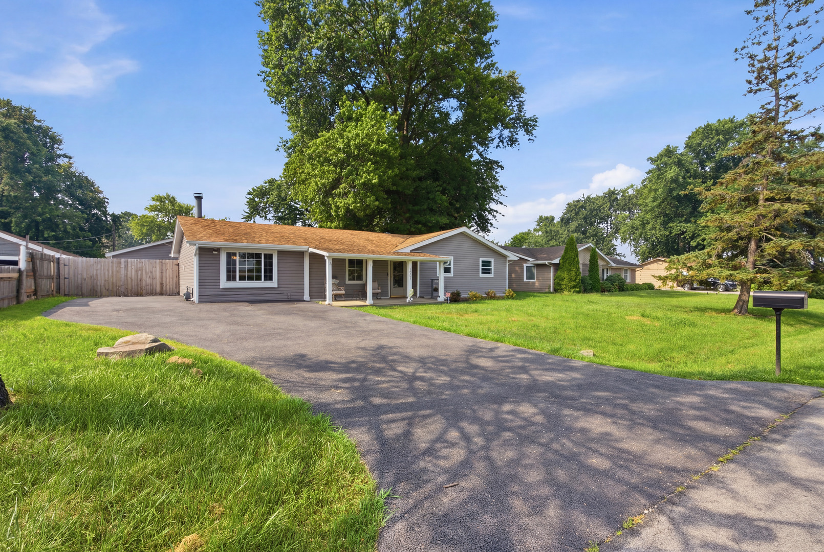 19327 W Dawson Avenue Property Photo 2