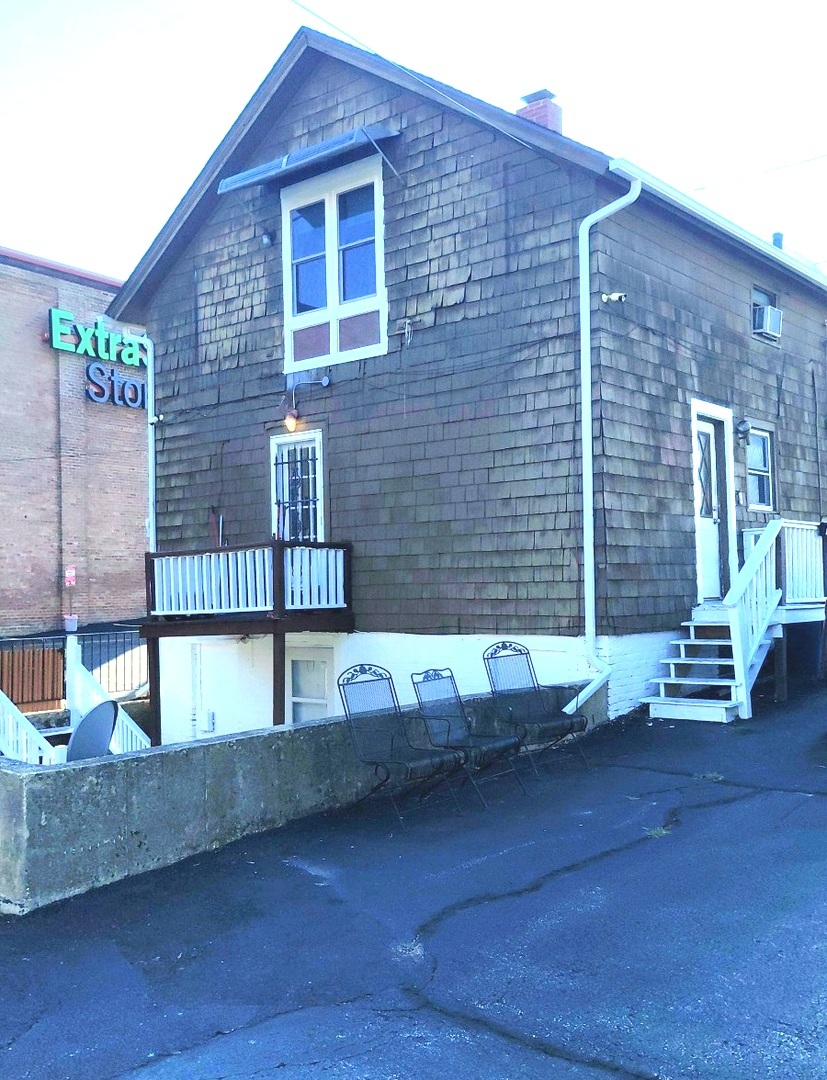 218- 220 S Lake Street Property Photo 3