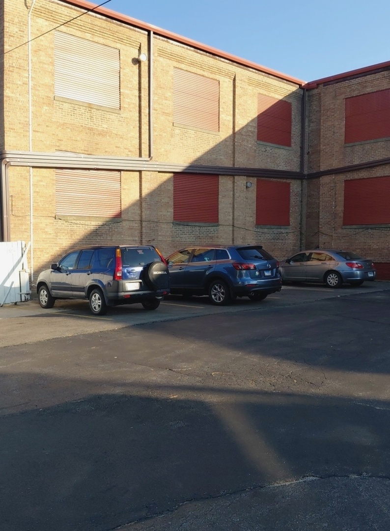 218- 220 S Lake Street Property Photo 4