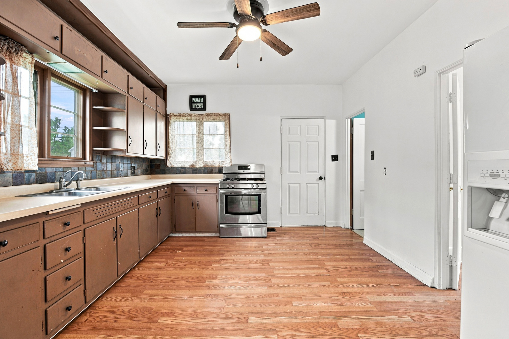 706 Campbell Street Property Photo 2