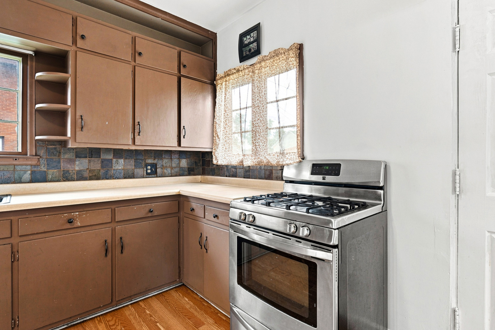 706 Campbell Street Property Photo 4