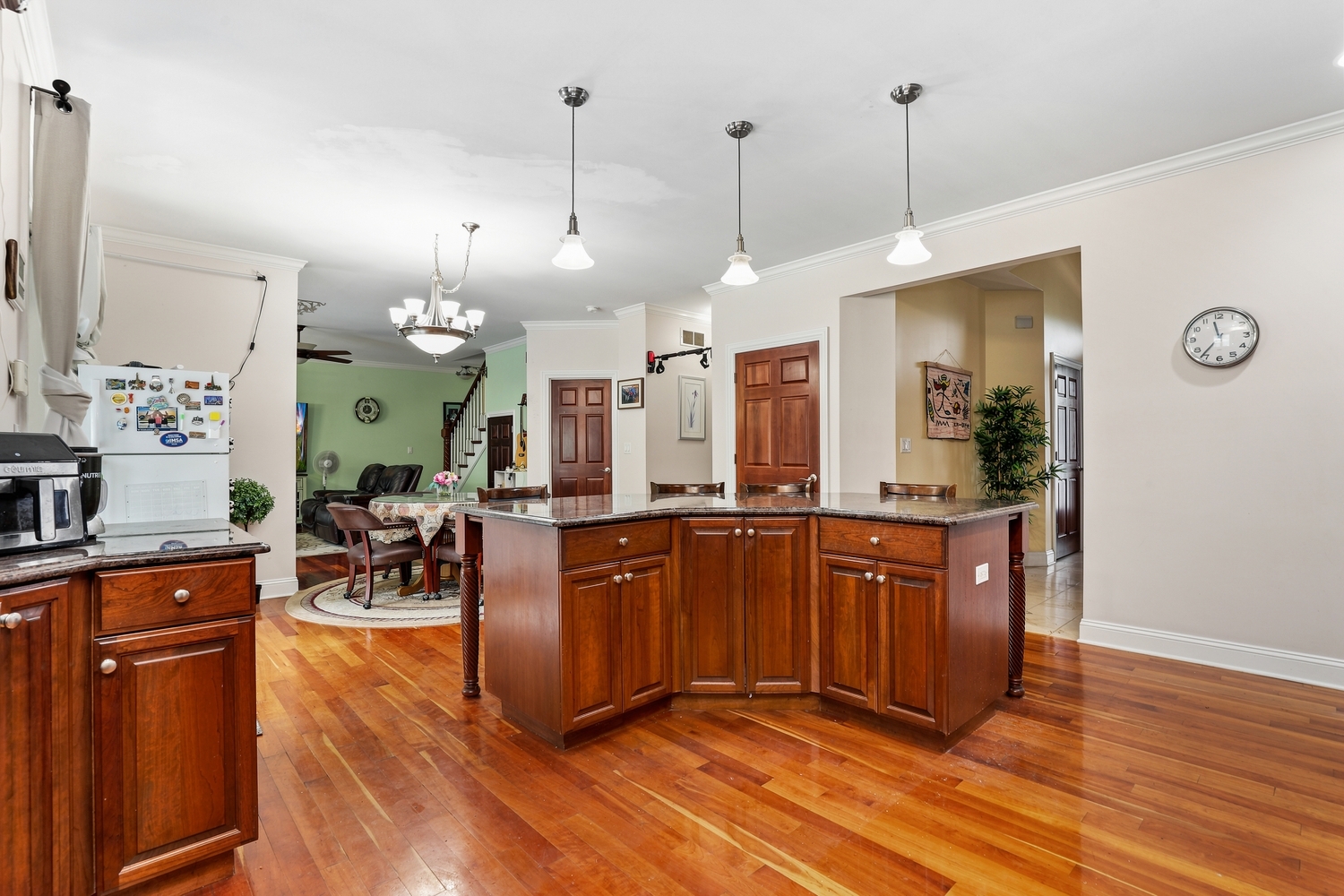 10981 Pioneer Trail Property Photo 6