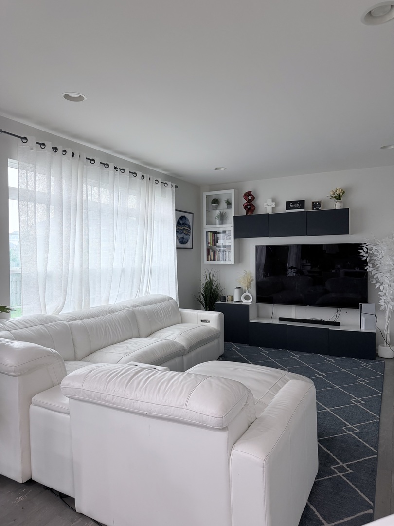 1855 Great Plains Way Property Photo 4