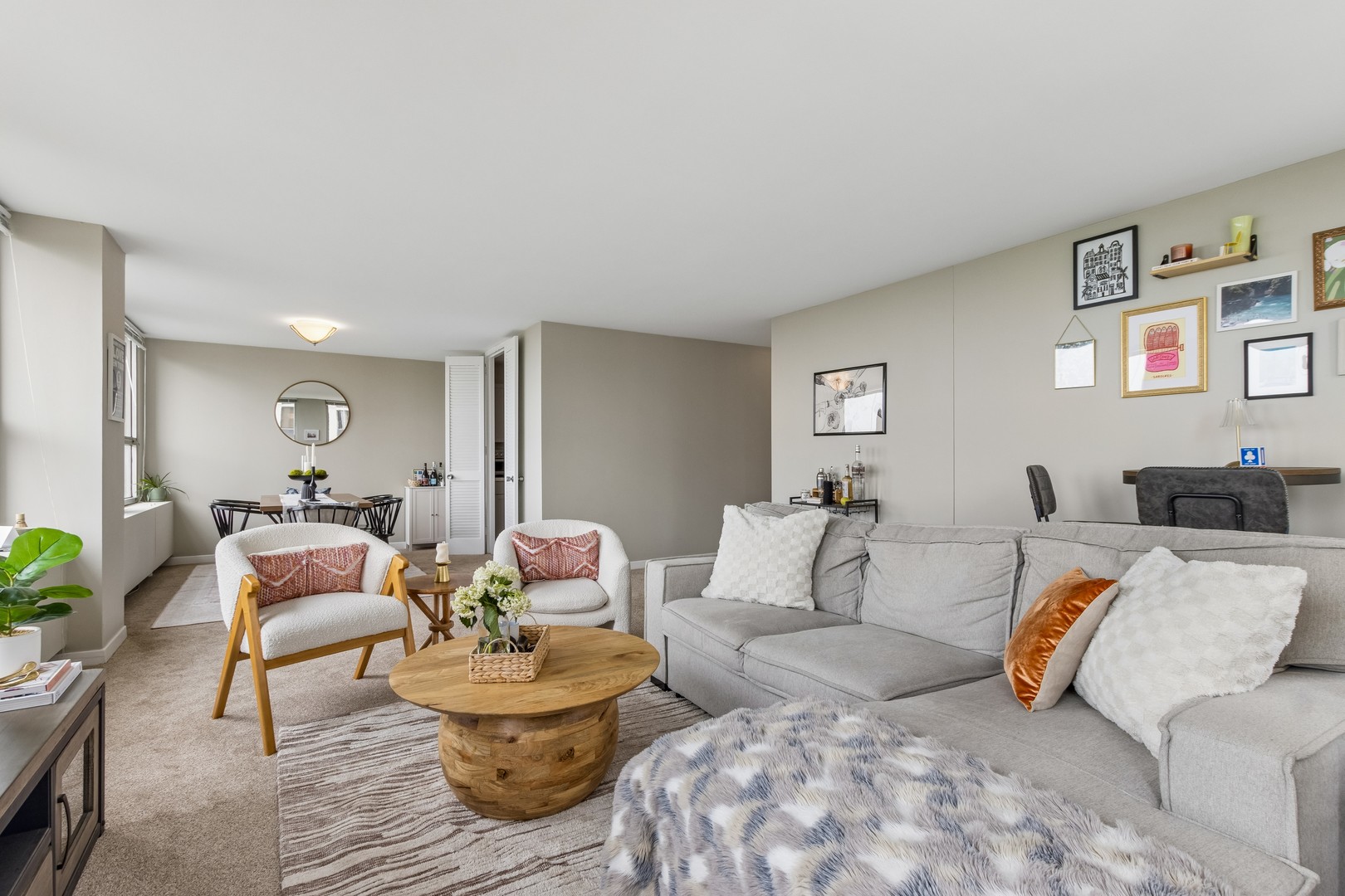 2626 N Lakeview Avenue 1002 Property Photo 9