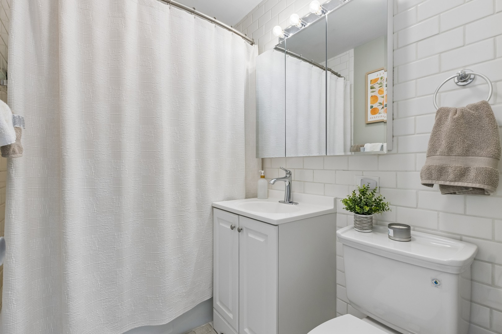 2626 N Lakeview Avenue 1002 Property Photo 10