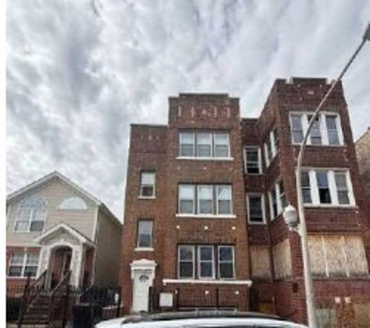1226 S Kolin Avenue Property Photo 2